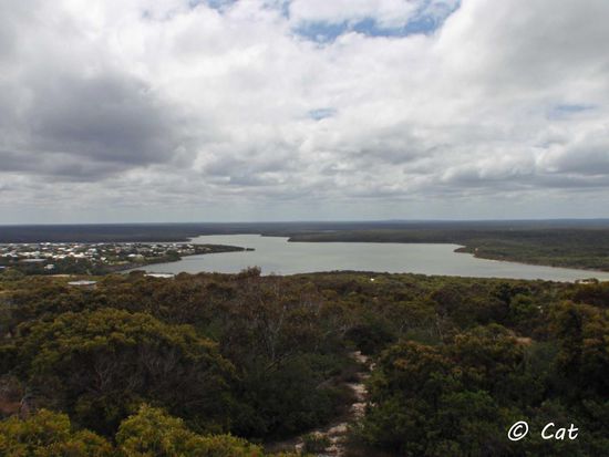 Das Inlet und Örtchen Bremer Bay vom Aussichtsturm aus.