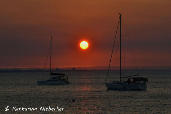 Die Sonne geht hier so schnell unter, so schnell kann man fast nicht schauen.....