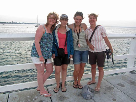 Noch ein Gruppenfoto auf der Brücke während des Sonnenuntergangs. Kommt hier nur nicht so rüber....