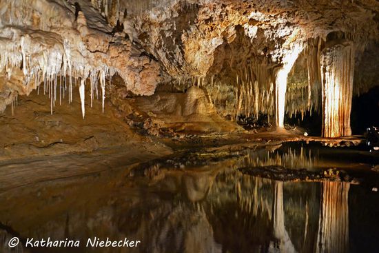 Dies ist das bekannteste Bild aus der "Lake Cave", welches man auch als Postkarte erwerben kann. Aber das kann ich fast genauso gut. Leider hier ohne Stativ, trotzdem ist es ganz gut geworden. Auch hatte ich nicht so viel Zeit, wie ich grbaucht hätte.