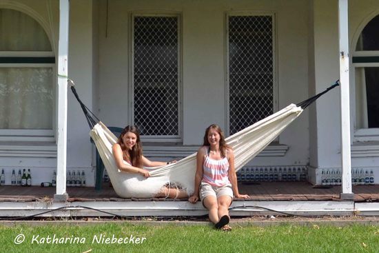 Ich habe mir ein Stativ in einem sogenannten "Cash Converter" gekauft (Secondhand-Shop für alles mögliche...). Dies mußte natürlich sofort eingeweiht werden. 