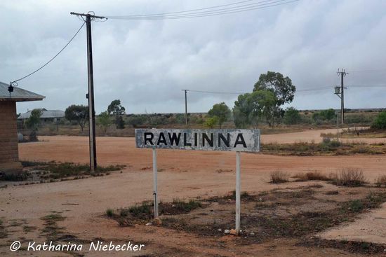 Es ging vorbei an Stationen, wo es keine Bahnsteige gab..... Bewohner gab es da sicherlich auch nicht viele....
