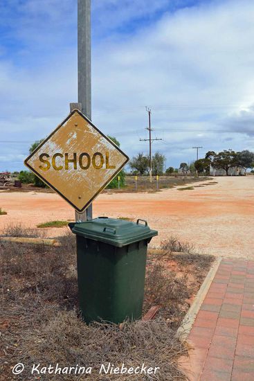 Achtung Schule.... Dieses Schild muß schon ziemlich alt sein....