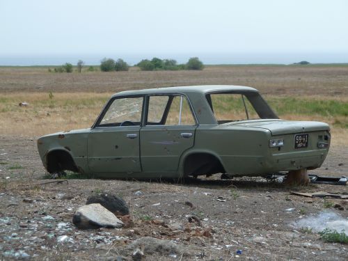 ...und zerschossene Autos. Gruselig!
