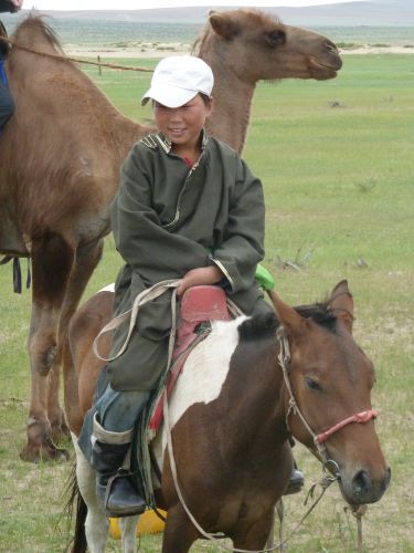 Man sagt, in der Mongolei lernen die Kinder das Reiten bevor sie laufen.