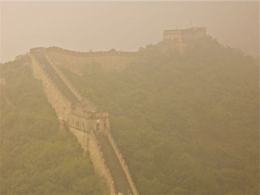 Die Chinesische Mauer im Nebel