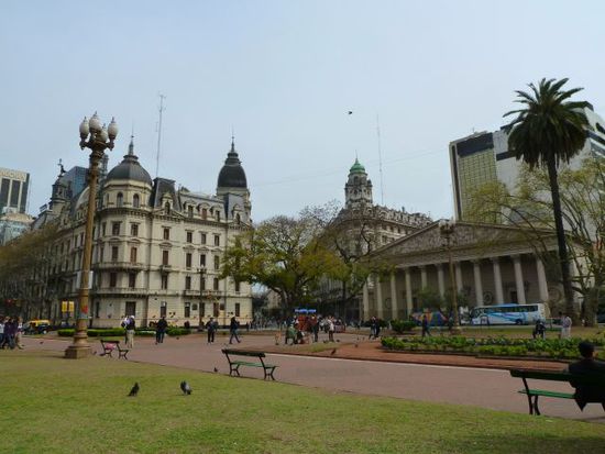 Ankunft in Buenos Aires. Hier sieht es selten so aus wie in Südamerika sondern eher wie in Europa. Aber schön ist es.