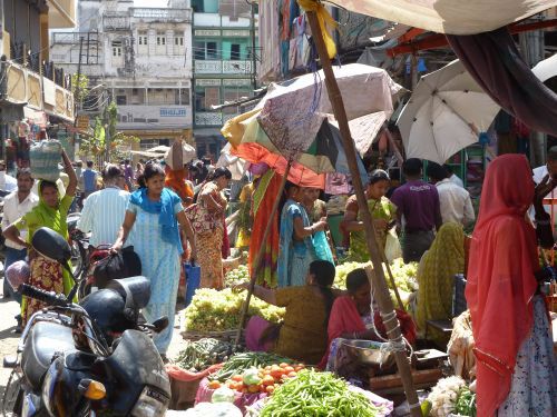 Der Gemüsemarkt von Udaipur - ein Meer von Farben!
