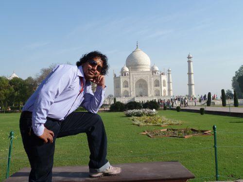 "Raj by touch" in seiner lang geübten Bollywoodpose.