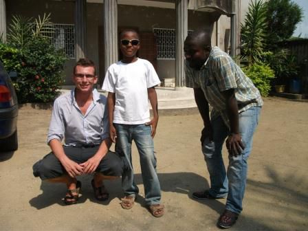 Besuch bei Jo's Familie, Daniel, Junior und Daniels kamerunischer Freund Abdoulaye