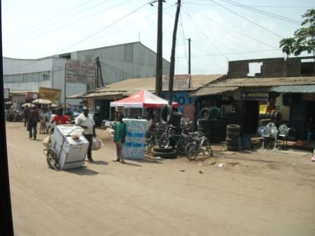 Händler am Busbahnhof in Douala