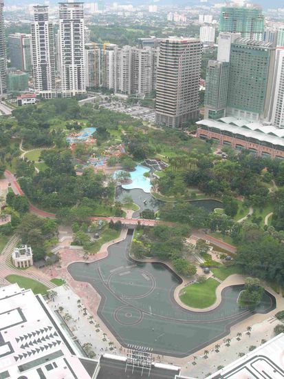 Der Park hinter den Petrona Towers