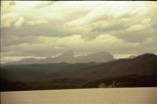 Blick vom Macquarie Harbor zur Frenchmans Cap