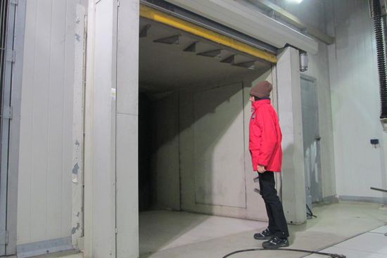 Kleidungstest im Windkanal