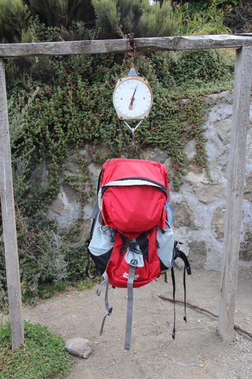 Mein Rucksack an der Waage