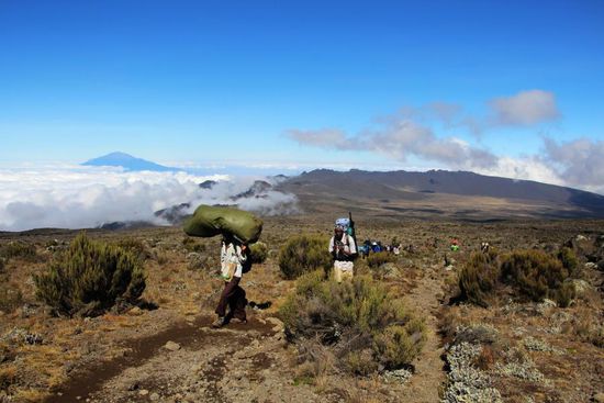 Blick über das Shira Plateau zum Mt Meru