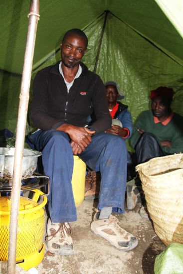 Das Küchenzelt mit Marko, Octavian und Julius