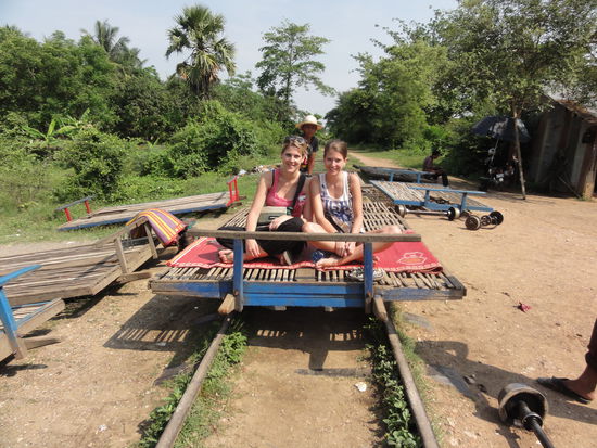 Bamboo-Train, mit 30km/h unterwegs