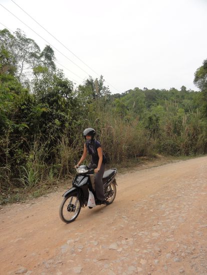 Im Stehen ist das Geruettel und die Schlagloecher etwas einfacher zu ueberstehen