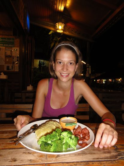 Nach ueber 2 Monaten kann ein Kartoffelstock mit Broccoli Wunder bewirken! Dank sei den vielen Touris, die uns solche Restaurants bringen