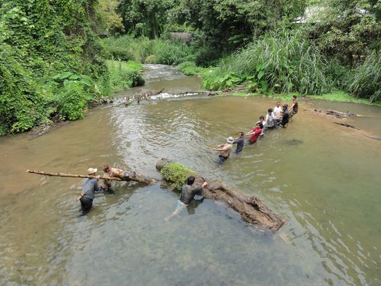 Thaimaenner bei der Arbeit
