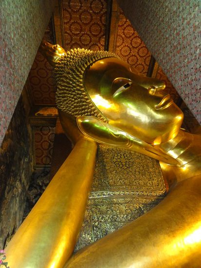 Der groesste liegende Buddhas Thailand 46m lang 16m hoch