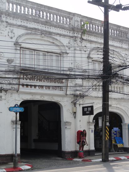 Das On On Hotel - Unsere Unterkunft und eine Szene aus "The Beach"