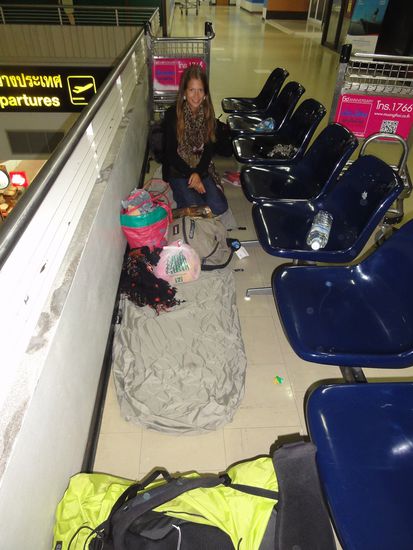 Nachtlager im Flughafen