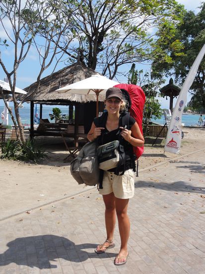 Rucksackschleppen bei der Hotelsuche. Mittlerweilen die die Rucksäcke aber so schwer, dass wir sie meistens schon nach ein paar hundert Metern irgendwo zwischenlagern.