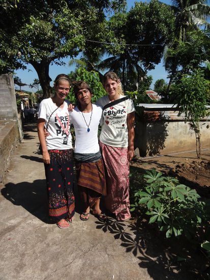 Wir mit Harry, der uns alles gezeigt hat