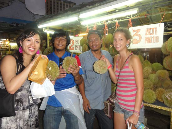 Die Durianverkäufer wollten unbedingt posieren