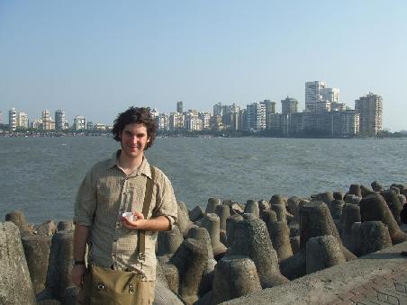 Ich an der Strandpromenade in Mumbay.