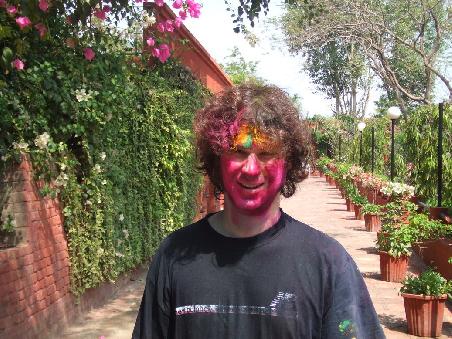 Auch wir durften beim Holi mitspielen ... manche weniger ...