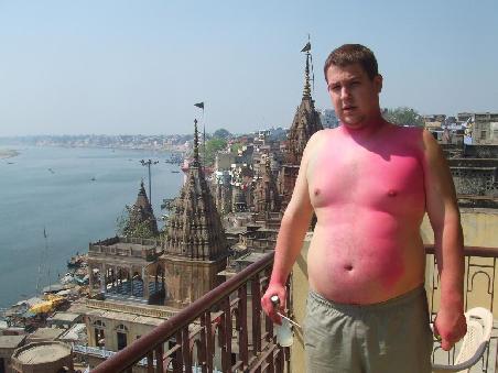 Gleicher Blick + Opfer des Holi-Festes (zwei Tage spaeter!)