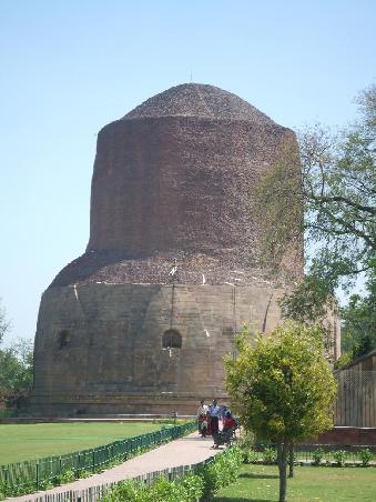 Die Stupa an der Stelle an der Buddha seine erste Predigt gehalten hat.