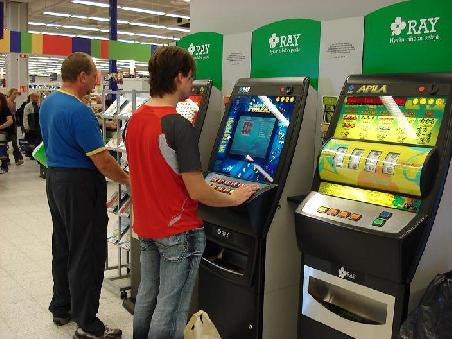 Glücksspiel im Supermarkt.