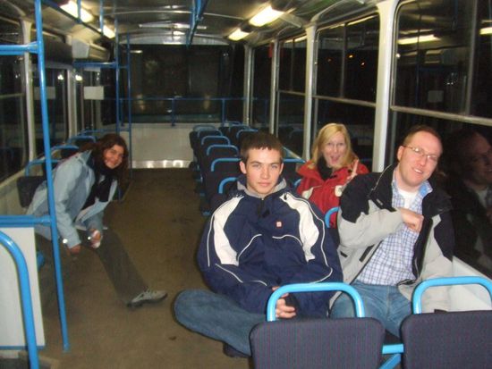 Auf Entdeckungstour mit der Strassenbahn ins autentische (=dunkle) Riga. Einmal final destination and back.