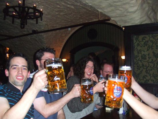 Bierkeller (die Maß für 4 EUR)