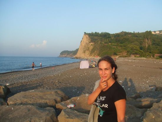 Strand im Dorf unserer ungeplanten Übernachtung auf dem Weg nach Çakraz / plaza w wiosce, gdzie musielismy spedzic noc w paskudnym hotelu