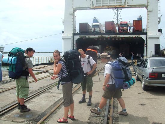 Direkt hinter der Zollabfertigung. / Tuz po zejsciu na lad w Poti