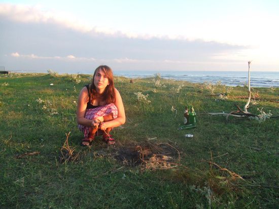 Ania beim Feuer machen / Urzadzamy ognisko