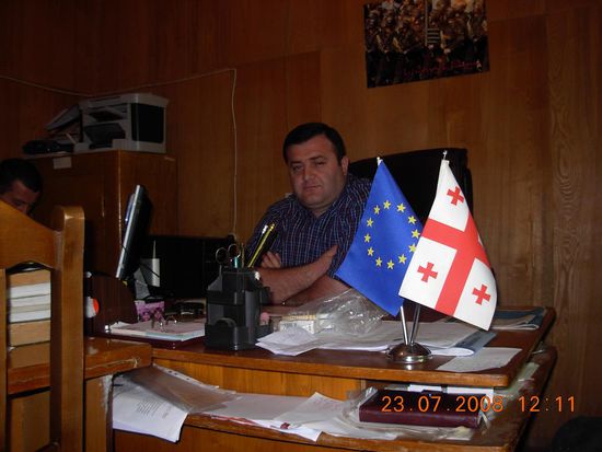 und der andere Polizeichef / A oto Komendant policji w Khulo we wlasnej osobie