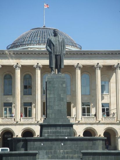 uieber die Stalin Avenue gehts zur Stalin-Statue am Stalinplatz / Pomnik Stalina na Placu Stalina, do ktorego prowadzi Aleja Stalina