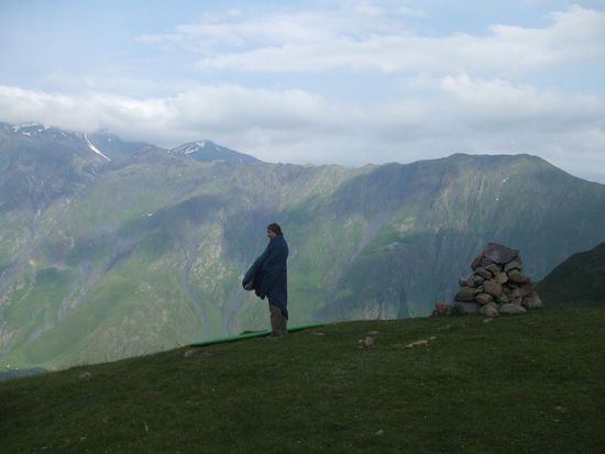 Ania macht sich nicht schlecht im Schaefer-Look / wg Dominika wygladam tu jak pasterz