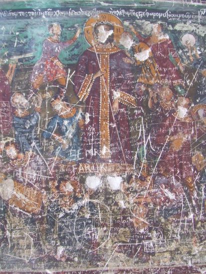 ... Moslems moegen keine Gesichter und Touristen hinterlassen gerne Namen ... / zdewastowane freski