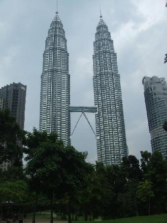 Die Petronas-Towers. Immer noch das hoechste Gebaeude der Welt? In KL werden sie zumindest immer noch als solche bezeichnet.