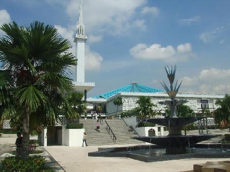 Die Nationalmoschee mit Platz fuer bis zu 8000 Menschen.