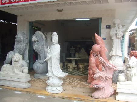 Als Souvenir leider ein bisschen gross. Marmorstatuen aus den MArmorbergen.