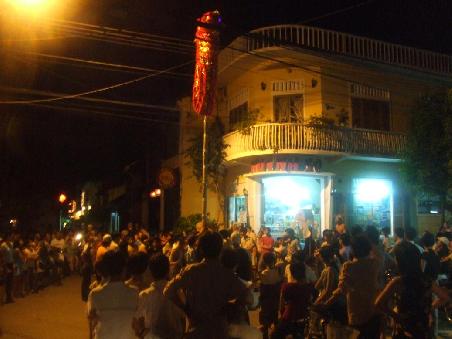 Ein Abend vor dem Drachenfest in der Altstadt von Hoi An.