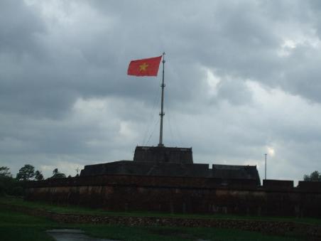 Flaggenmast vor dem Kaiserpalast.